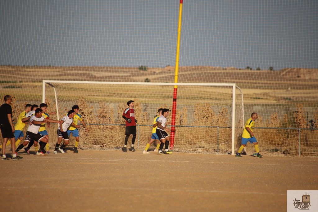 C.F. Torrubia cae por la mínima ante el C.D. Triana Tresjuncos en un nuevo amistoso 1 futbol 1 2