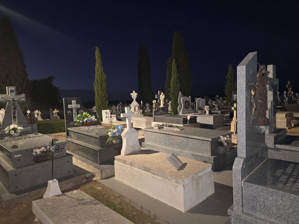 El Cementerio Municipal de Torrubia del Campo estrena iluminación interior 1 853805353 28544127835246572 962327662723347755 n